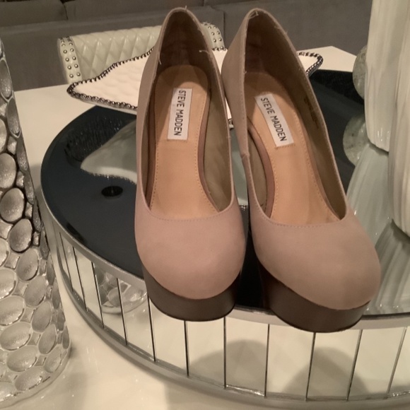 Steve Madden Wedge Heels - Picture 2 of 3